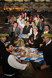Armin Jumel und sein Wiesntisch 2010 (Foto: Martin Schmitz)